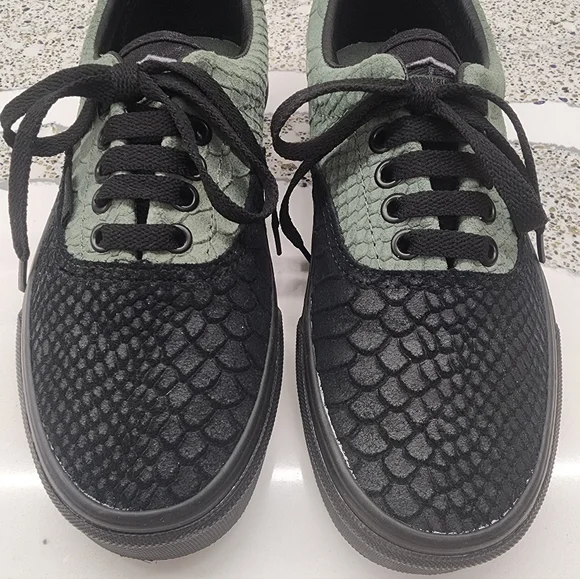 Vans x Harry Potter Slytherin Black & Green Snake Low-Top Sneakers 8.5 W / 7.5 M - Picture 2 of 10